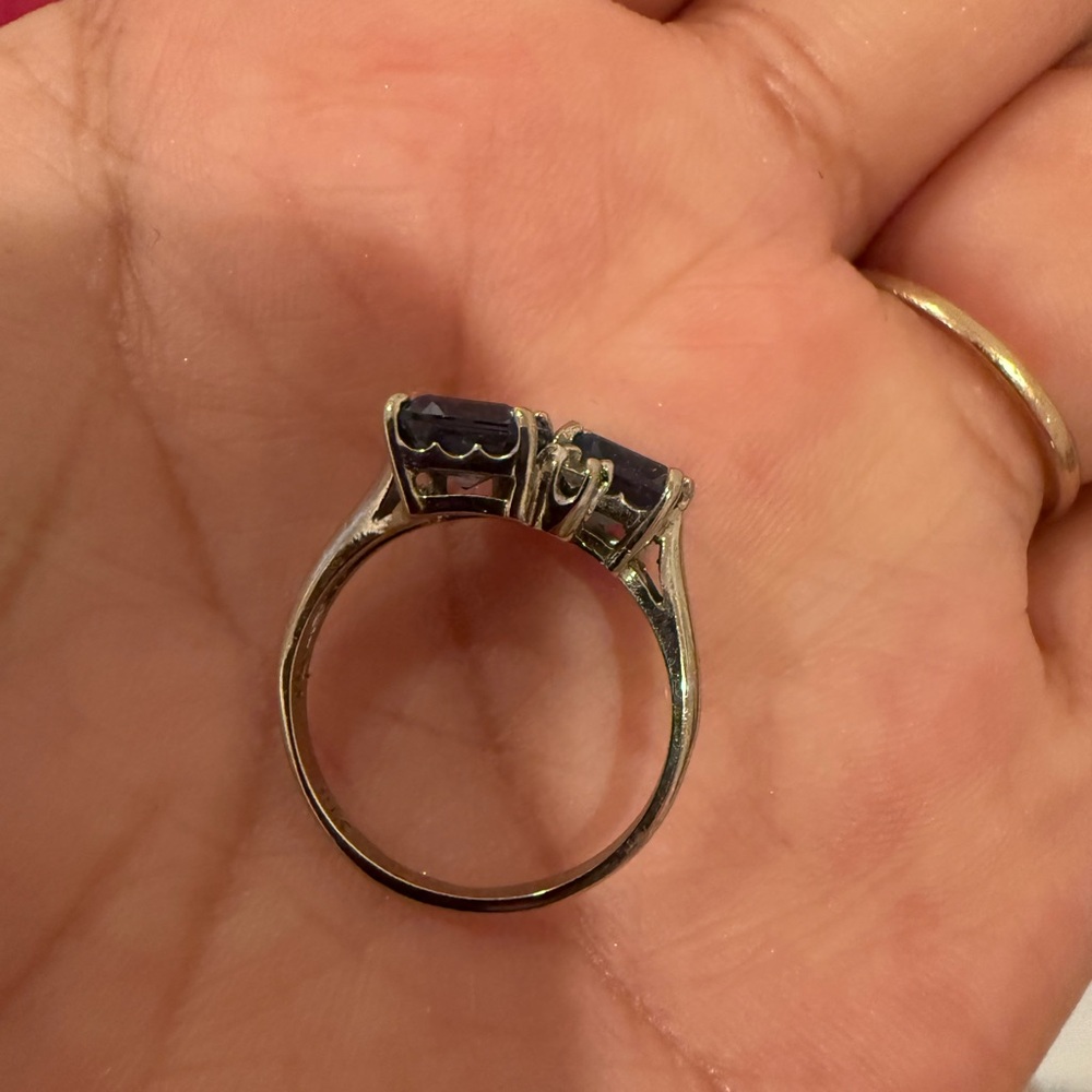 10k solid white gold ring with natural spinel - Picture 2 of 5